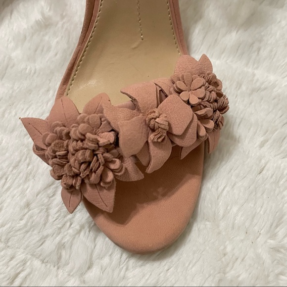 GIANNI BINI Kehlani 3D Floral Nubuck Ankle Strap Block High Heels - Picture 3 of 8